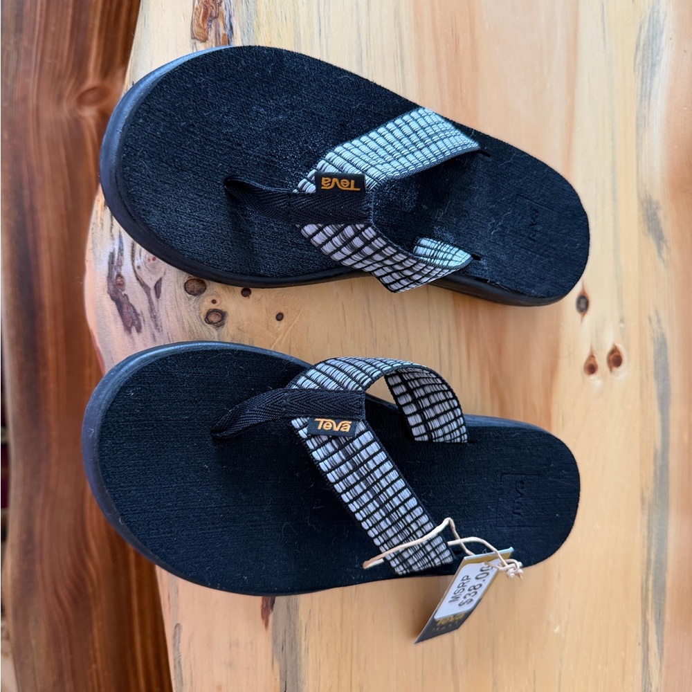 Teva Black and Gray Patterned Strap Flip Sandals